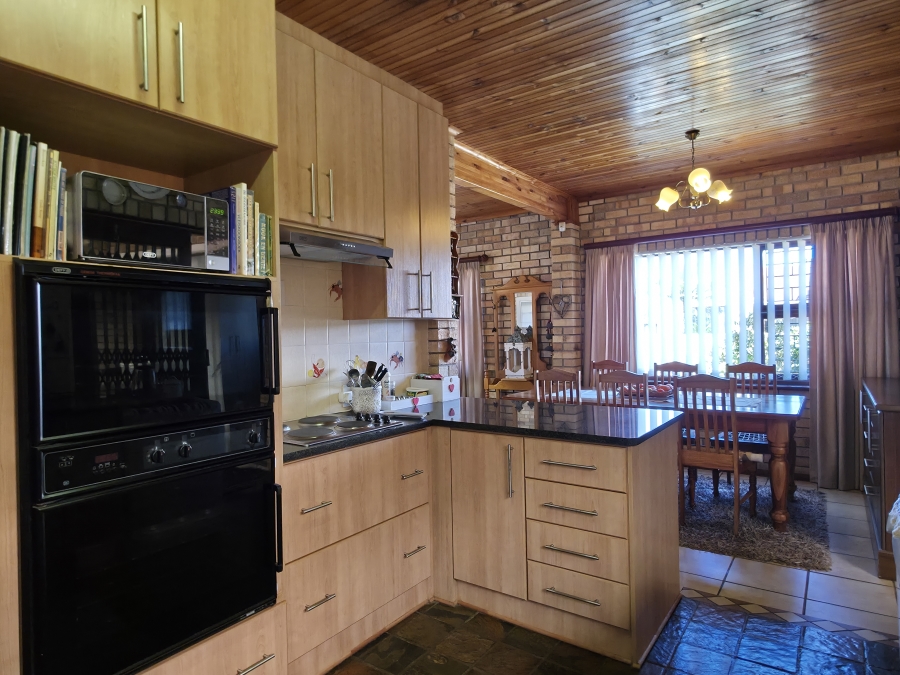 4 Bedroom Property for Sale in Noorsekloof Eastern Cape